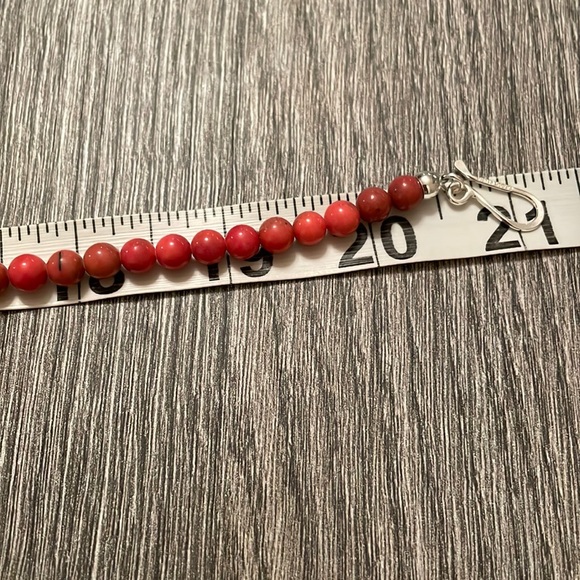 Red stone necklace. - Picture 5 of 8